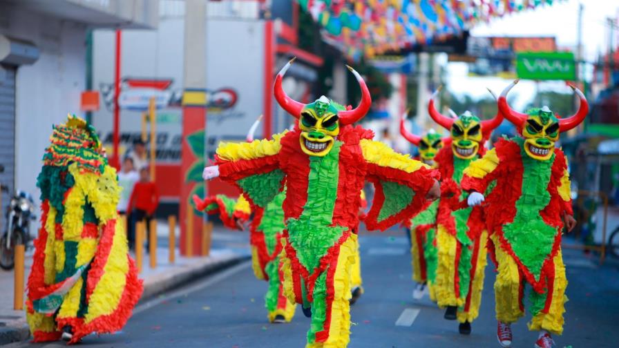 Anuncian bloqueo de calles y cierre del malecón por el Desfile Nacional del Carnaval 2020