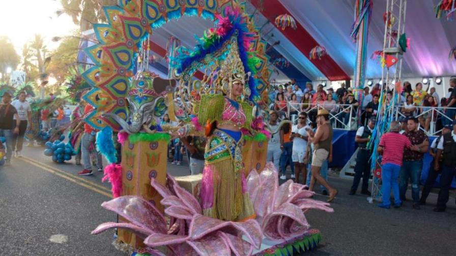Solo 12 provincias fueron al cierre del Desfile de Carnaval por disgustos
