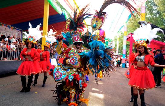 Finaliza con éxito desfile carnaval de Santiago 2020