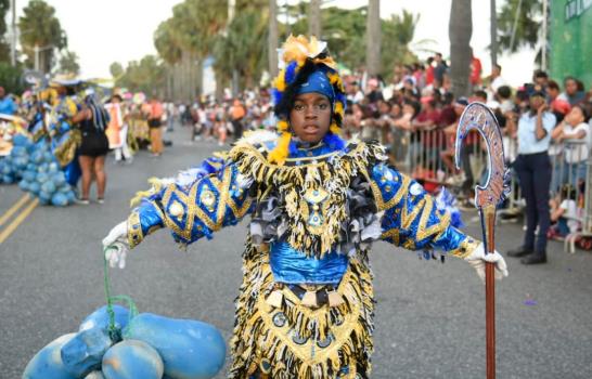 Música y alegría en el carnaval de Santo Domingo en el Malecón