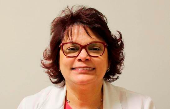 Muere la doctora Carolina De la Cruz tras quemarse en el incendio de arbolito navideño