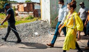 Carolina Mejía encabeza operativo en sector La Ciénaga