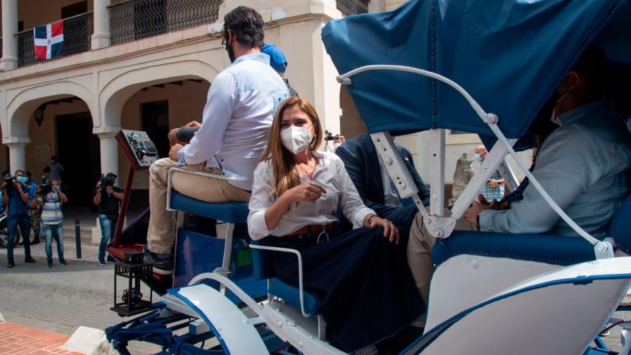Retoman recorridos en coches por Ciudad Colonial, pero sin caballos Retoman recorridos en coches por Ciudad Colonial, pero sin caballos