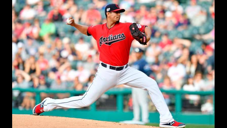 El premio Roberto Clemente es para Carlos Carrasco, un sobreviviente de leucemia