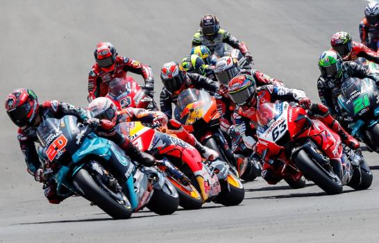 Victoria histórica de Quartararo y remontada de Márquez hasta caer y abandonar en Jerez Victoria histórica de Quartararo y remontada de Márquez hasta caer y abandonar en Jerez