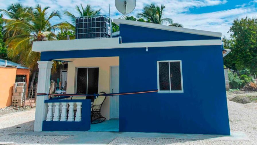 Entregan vivienda a niño que pescaba en la noche para sobrevivir
