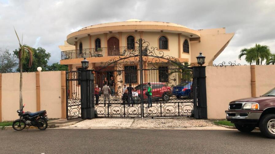 Familiares aseguran Johnny Ventura será traído de Santiago directo a la funeraria esta noche Familiares aseguran Johnny Ventura será traído de Santiago directo a la funeraria esta noche