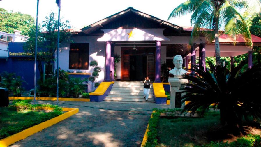 PLD rifa un carro e inicial para cinco apartamentos a personal de Casa Nacional PLD rifa un carro e inicial para cinco apartamentos a personal de Casa Nacional