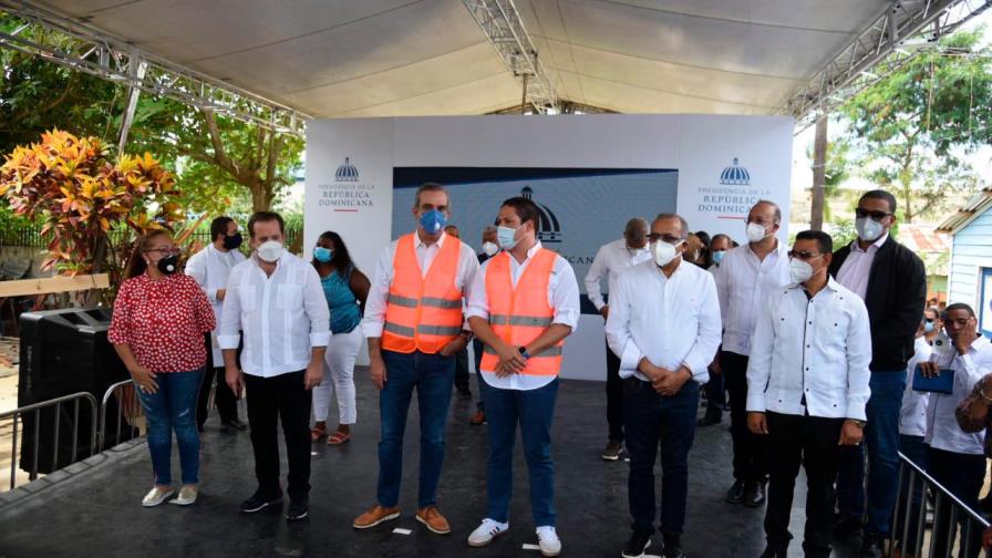 Gobierno inicia proyecto de reconstrucción de viviendas en Santiago