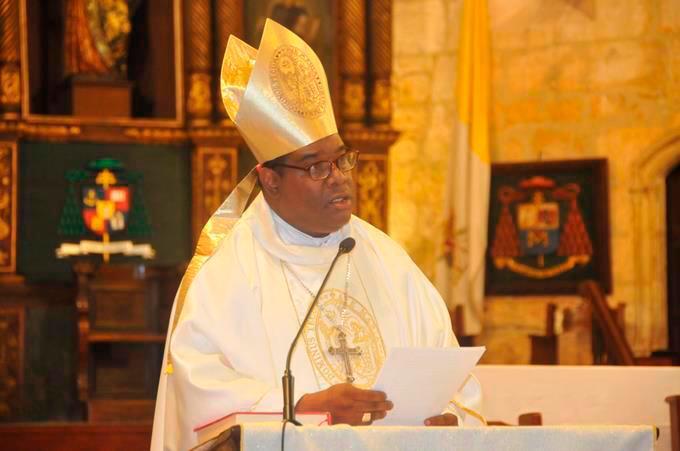 “Los impuestos progresivos siempre han lesionado a la clase media”, advierte obispo de Higüey