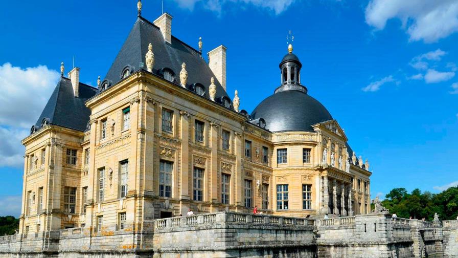 Ladrones asaltan lujoso castillo francés y se llevan millones de euros en joyas