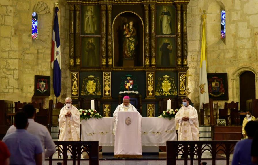 Iglesia católica celebra la Cena del Señor o Pascual