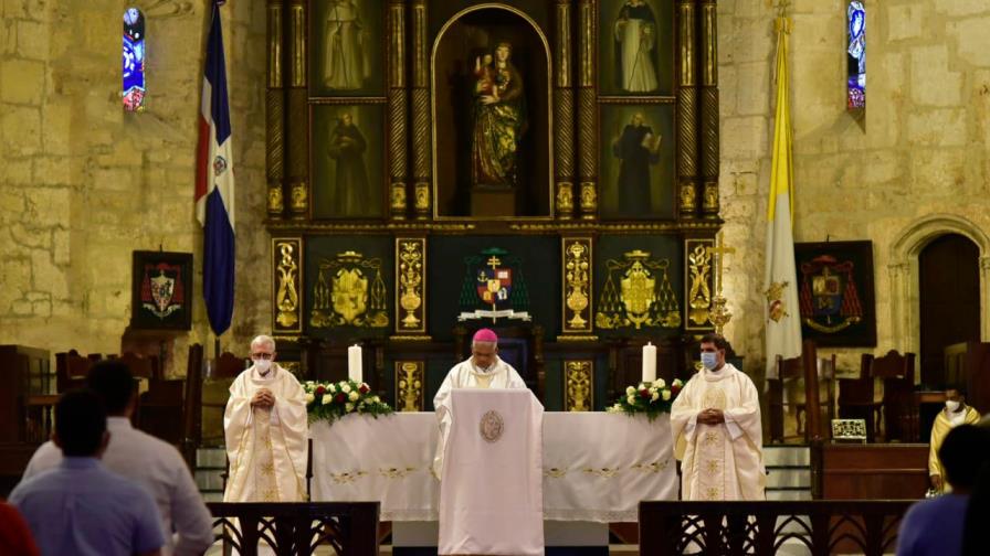 Iglesia católica celebra la Cena del Señor o Pascual Iglesia católica celebra la Cena del Señor o Pascual