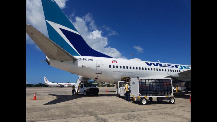 El tránsito de pasajeros vía aérea al país cae un 47.5 % en marzo