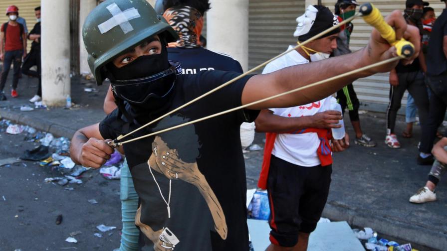 Fuerzas iraquíes echan a manifestantes de puente de Bagdad Fuerzas iraquíes echan a manifestantes de puente de Bagdad