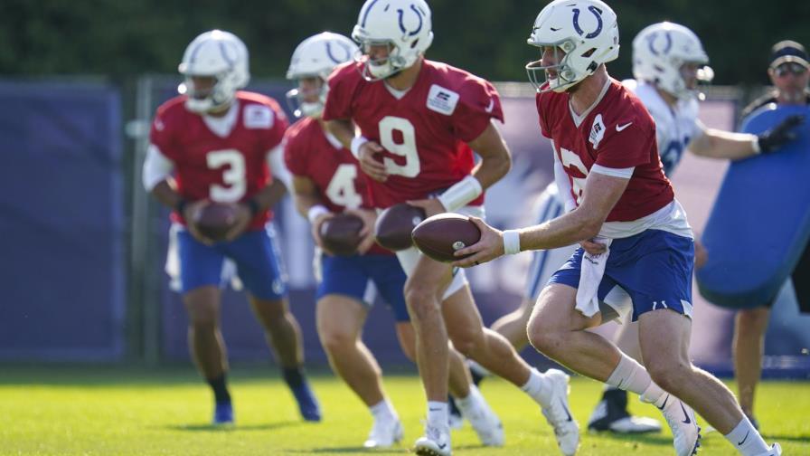 Wentz lidera el regreso a los entrenamientos tras una lesión