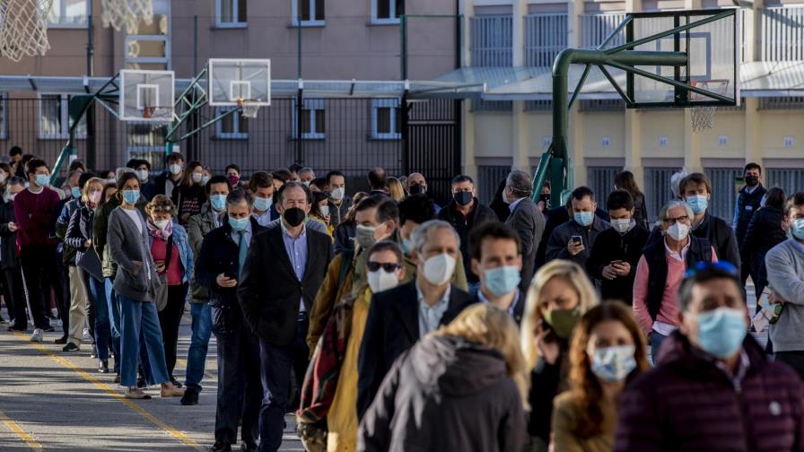 Madrileños acuden multitudinariamente a las urnas Madrileños acuden multitudinariamente a las urnas
