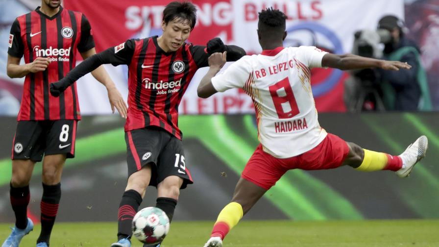 Leipzig empata con Frankfurt y pierde terreno ante Bayern