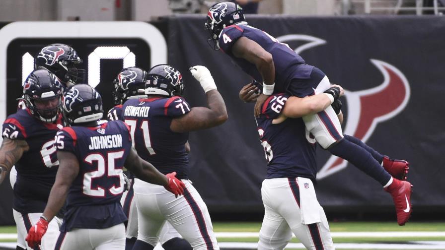 Watson lanza para 3 touchdowns en 1er triunfo de la campaña