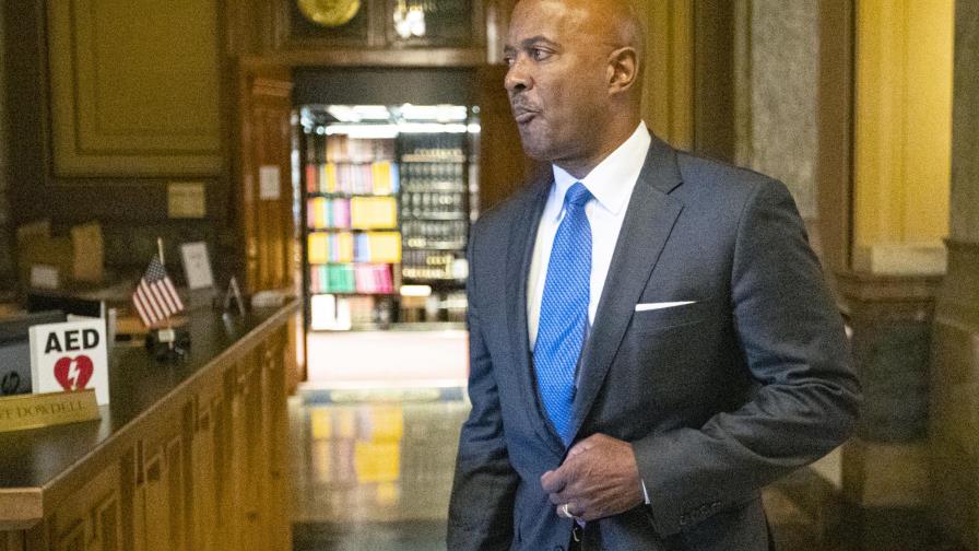 Procurador de Indiana se lanza a reelección pese acusaciones