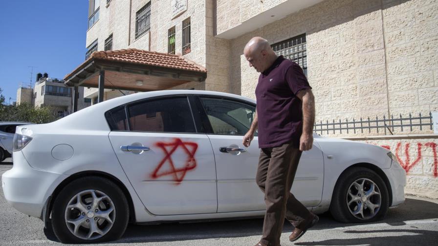 Palestinos: Colonos israelíes dañan autos en Cisjordania