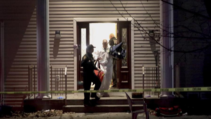 Hombre apuñala a 5 personas en casa de rabino en NY Hombre apuñala a 5 personas en casa de rabino en NY