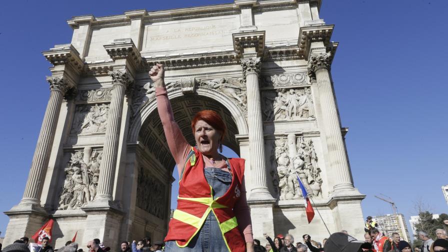 Macron tiene un arranque de 2020 difícil