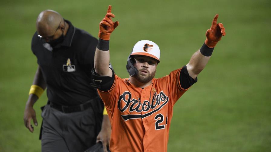 Stewart conecta 2 jonrones; Orioles doblegan a Yanquis