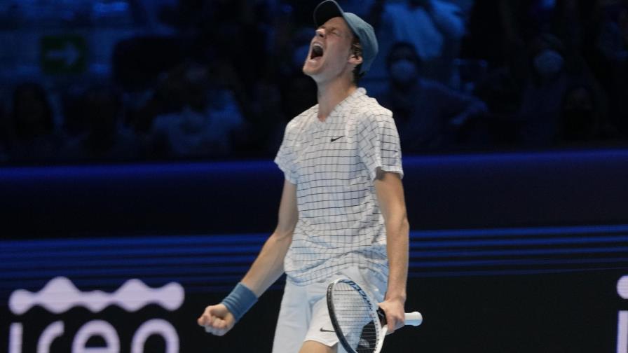 Medvedev derrota Zverev y roza semis de Copa Masters