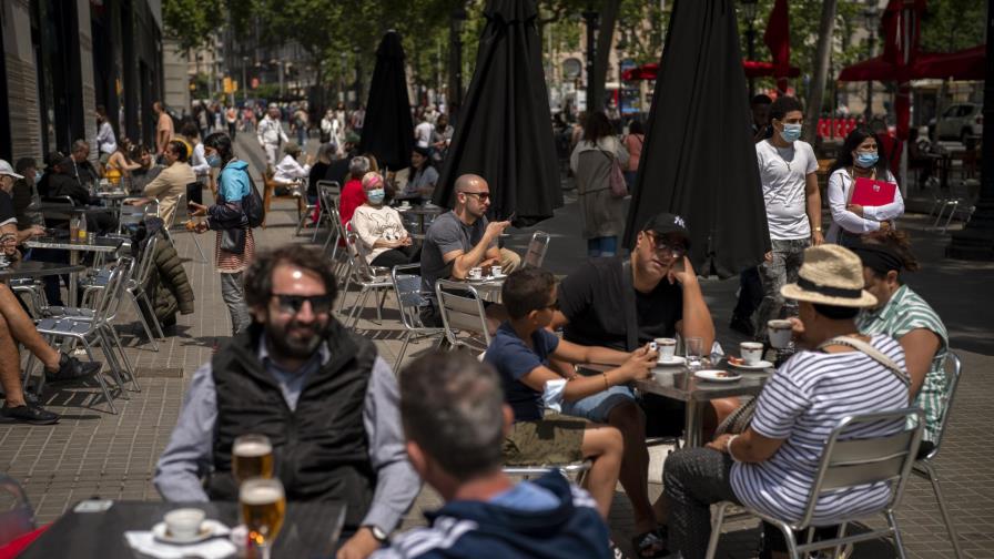 Disminuyen drásticamente los nuevos casos de COVID en Europa Disminuyen drásticamente los nuevos casos de COVID en Europa