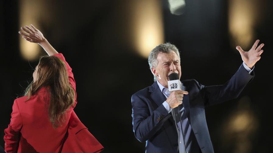 Macri busca reelección ante kirchnerista favorito Fernández