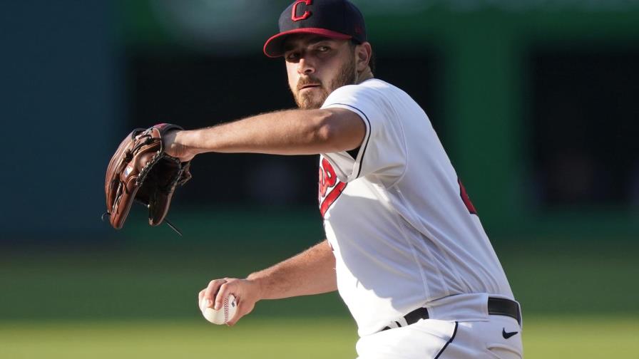 Amed Rosario bateó de 5-4 y los Indios ganan ante mayor asistencia desde 2019