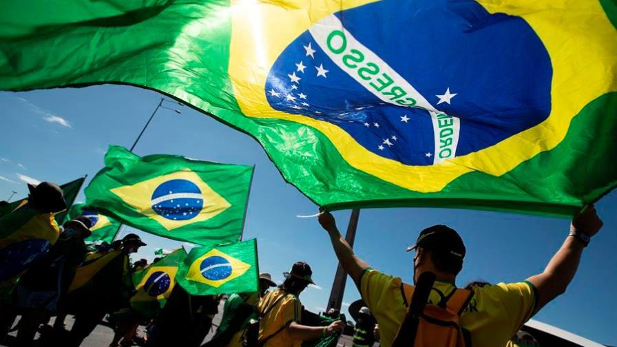 Arrestan a militantes bolsonaristas por ataques a la democracia en Brasil Arrestan a militantes bolsonaristas por ataques a la democracia en Brasil