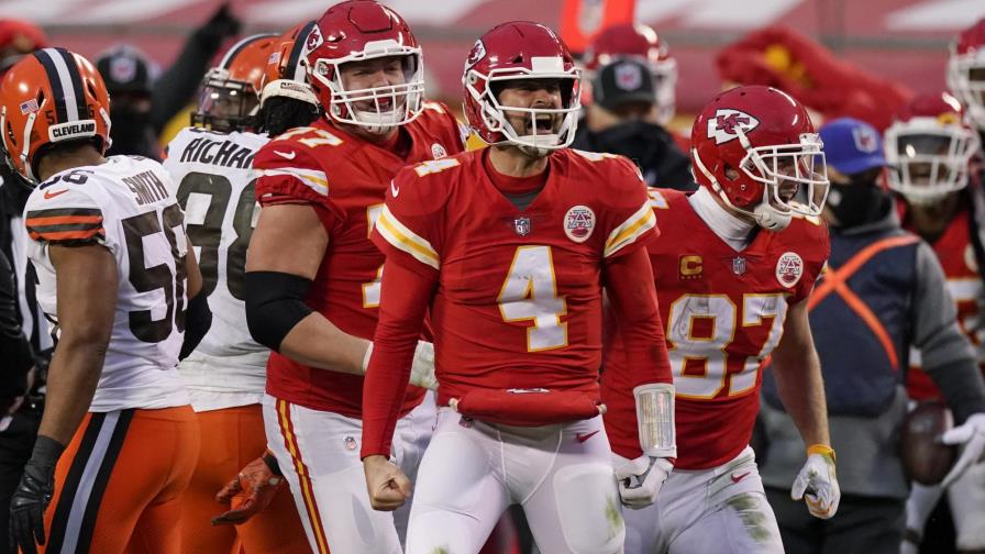 Tras perder a Mahomes, Chiefs y Henne frenan a Browns