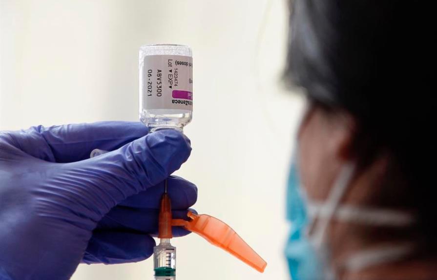 OMS: Suspender uso de vacuna de AstraZeneca ha sido medida solo de precaución