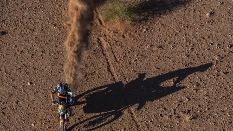 Sainz, nuevo líder del Rally Dakar tras ganar tercera etapa