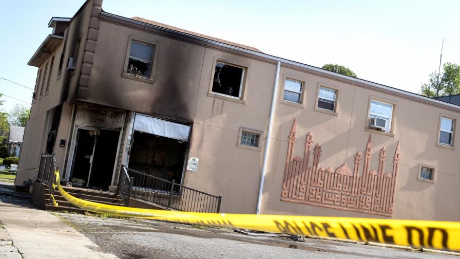 FBI ofrece recompensa tras incendio en centro islámico