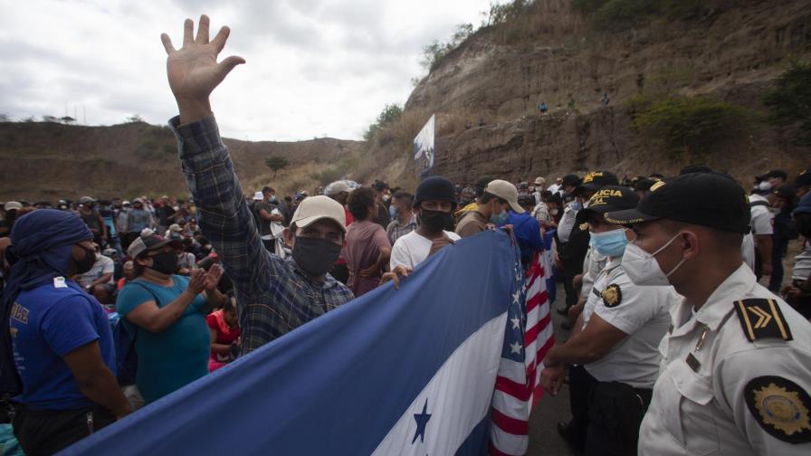 Crece desesperación entre migrantes bloqueados por Guatemala