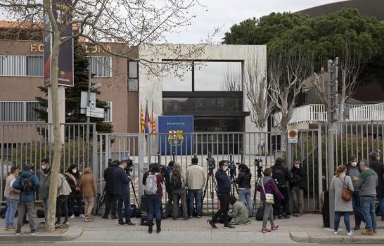Allanan las oficinas del Barcelona, hay detenidos