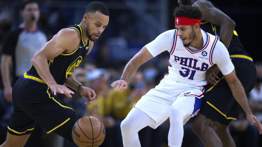 Warriors de Stephen Curry baten a 76ers de Seth Curry 116-96