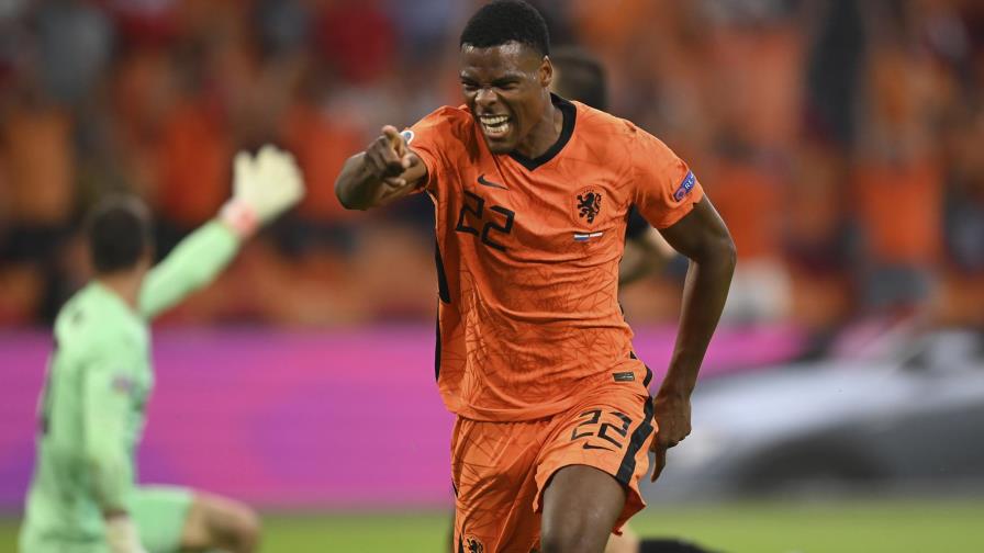 Depay y Dumfries anotan en triunfo de Holanda sobre Austria