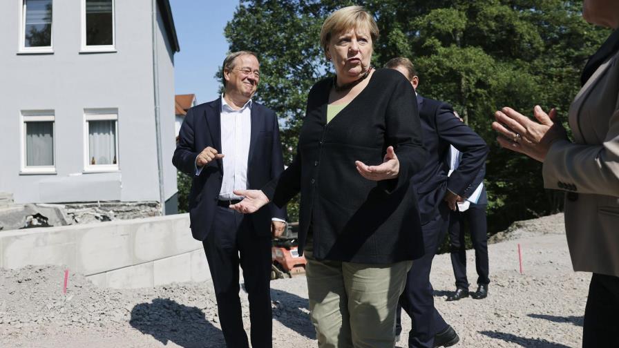 Merkel propone dialogar con Talibán para rescatar a personas Merkel propone dialogar con Talibán para rescatar a personas