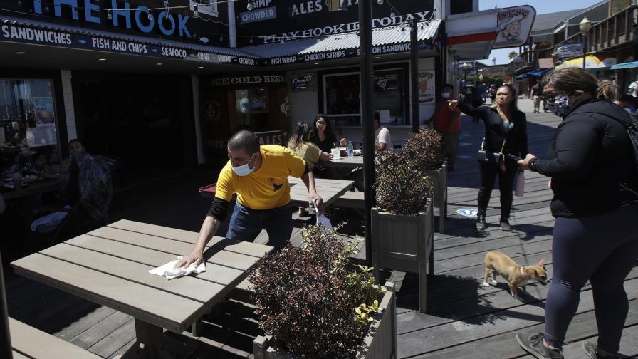 Al diminuir casos, California considera reabrir comercios