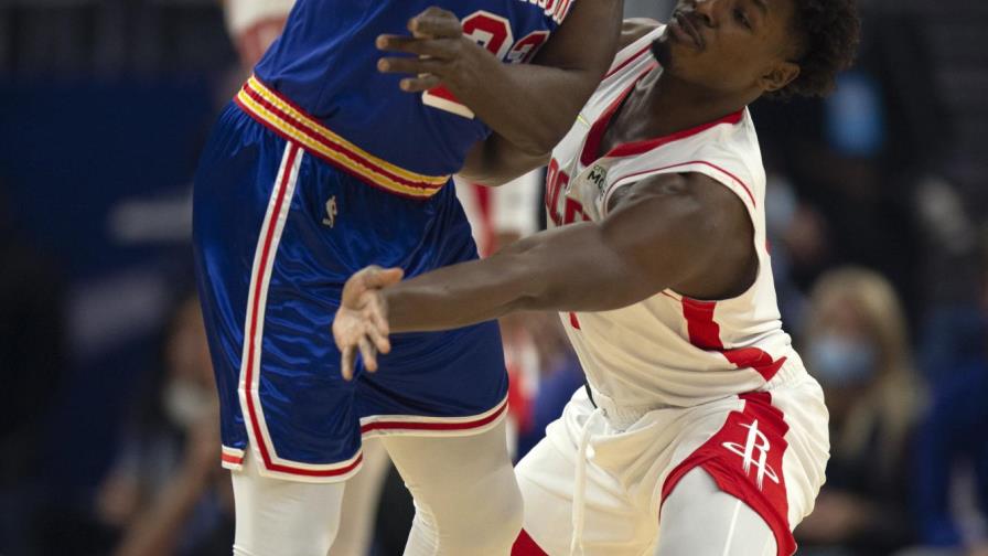 Poole anota 25 y Warriors se imponen a Rockets Poole anota 25 y Warriors se imponen a Rockets