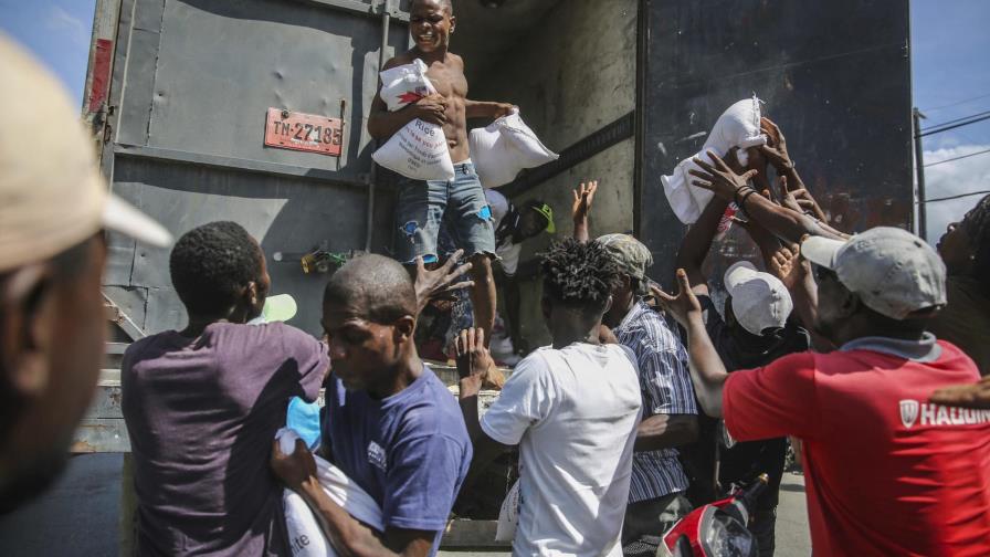 Buscan sobrevivientes de sismo en Haití mientras se avecina tormenta Buscan sobrevivientes de sismo en Haití mientras se avecina tormenta