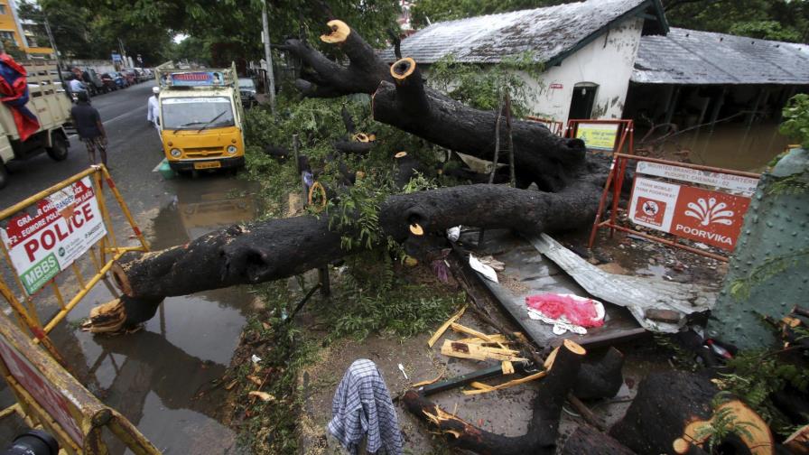 Ciclón inunda calles y deja sin luz partes del sur de India Ciclón inunda calles y deja sin luz partes del sur de India