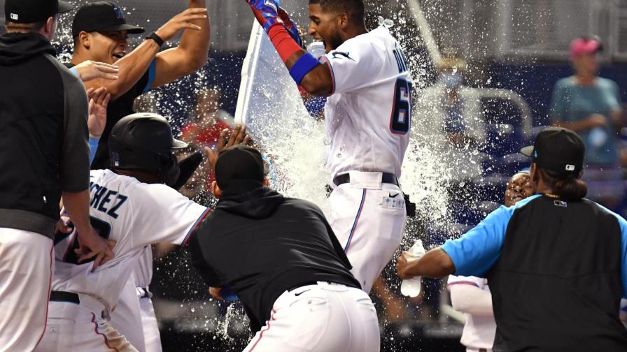 Dominicano Lewin Díaz impide barrida de Piratas sobre Marlins con jonrón en el décimo Dominicano Lewin Díaz impide barrida de Piratas sobre Marlins con jonrón en el décimo