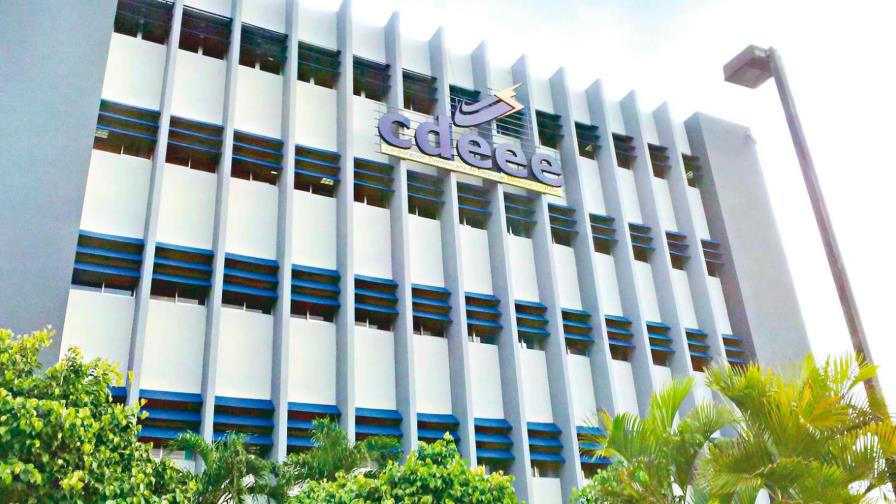 Aplaza conocer demanda por cancelación de licitación de pólizas para Punta Catalina