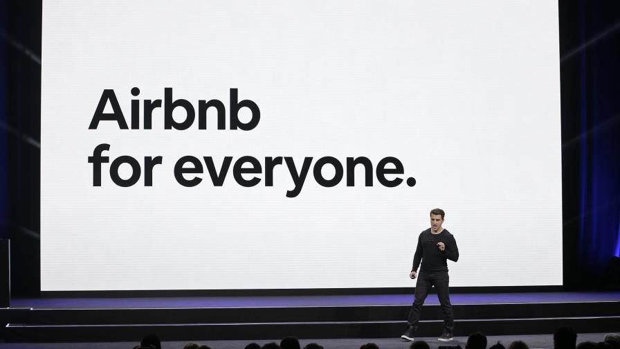 Reclaman a Airbnb romper lazos olímpicos por China