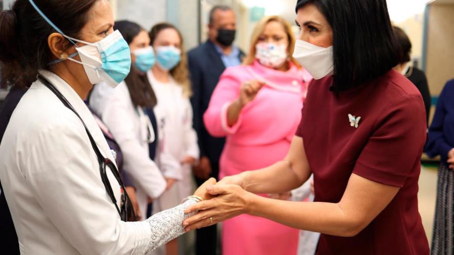 Raquel Arbaje firma acuerdo garantizará atención primaria a dominicanos en hospitales de NY Raquel Arbaje firma acuerdo garantizará atención primaria a dominicanos en hospitales de NY